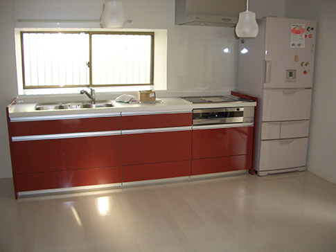 赤い快適キッチン