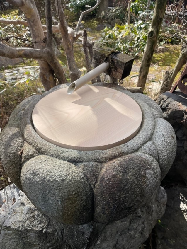 手水鉢の蓋