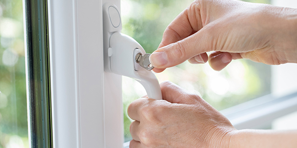 窓からの侵入をシャットアウト