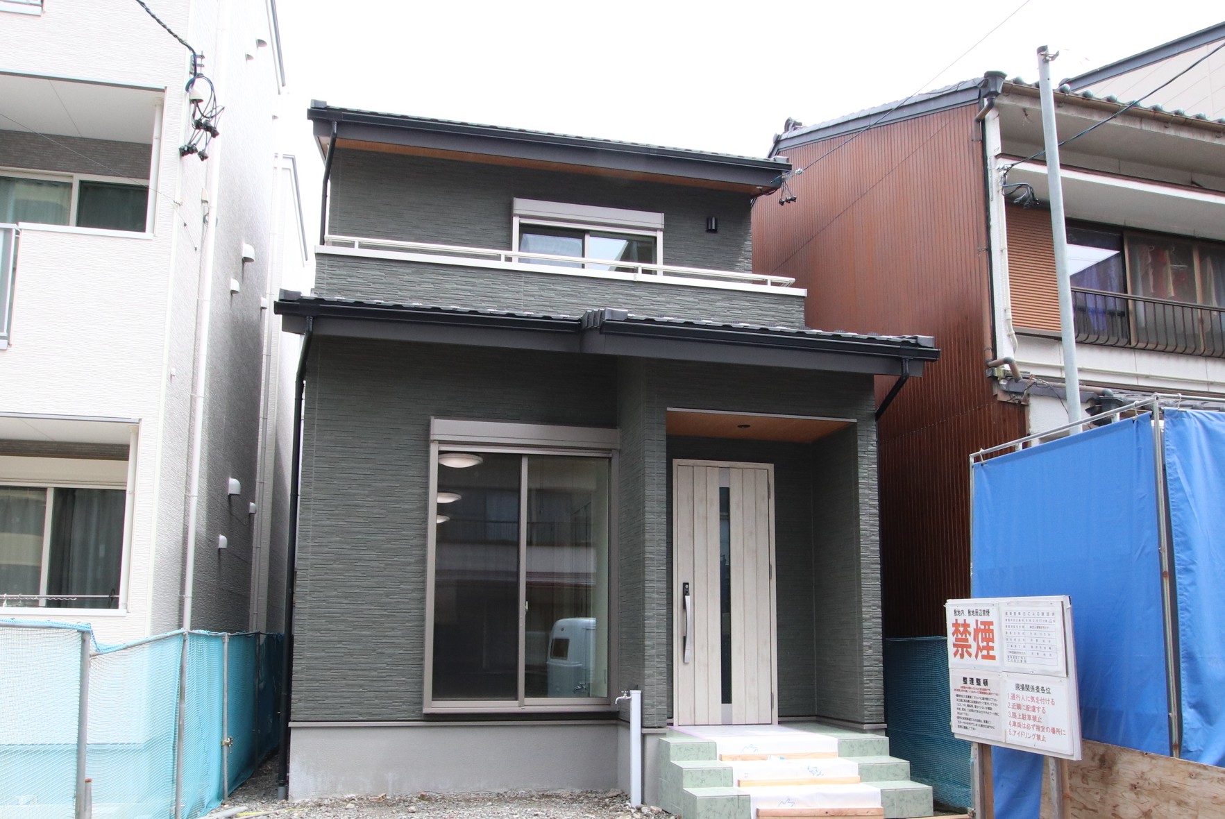 街中の狭小地住宅